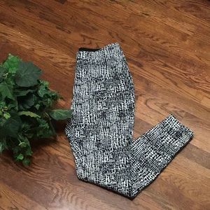 Zenergy by Chico’s, size 1, ankle cut legging